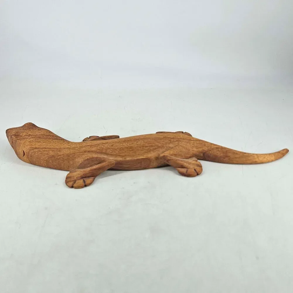 Vintage hand carved wood wooden gecko lizard Folk Art figurine